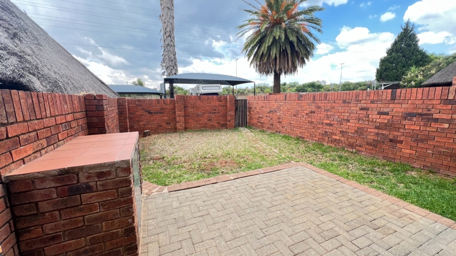 2 Bedroom Property for Sale in Langenhovenpark Free State